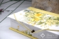 Preview: Stifte-Schachtel mit Klappdeckel ca. 21x10x4cm | Frühlingskranz | zitronengelb | Art. Nr. 97040002